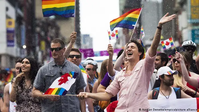 位居榜首的是加拿大。该国2005年率先将同性婚姻合法化。每年6月的多伦多同志骄傲游行也非常有名。此外，每年8月的蒙特利尔同志骄傲节也享誉全球。