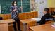 Die moldauische Lehrerin Ala Morcov spricht mit ihren Schülern auch über Desinformation und Fake News Die moldauische Lehrerin Ala Morcov spricht mit ihren Schülern auch über Desinformation und Fake News