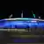 Blau erleuchtete Gazprom Arena in Sankt Petersburg bei Nacht von außen