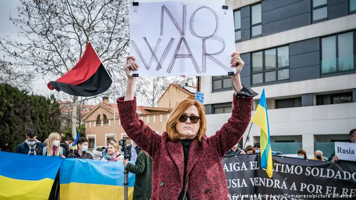 BG Demonstration gegen den Krieg in der Ukraine Spanien 