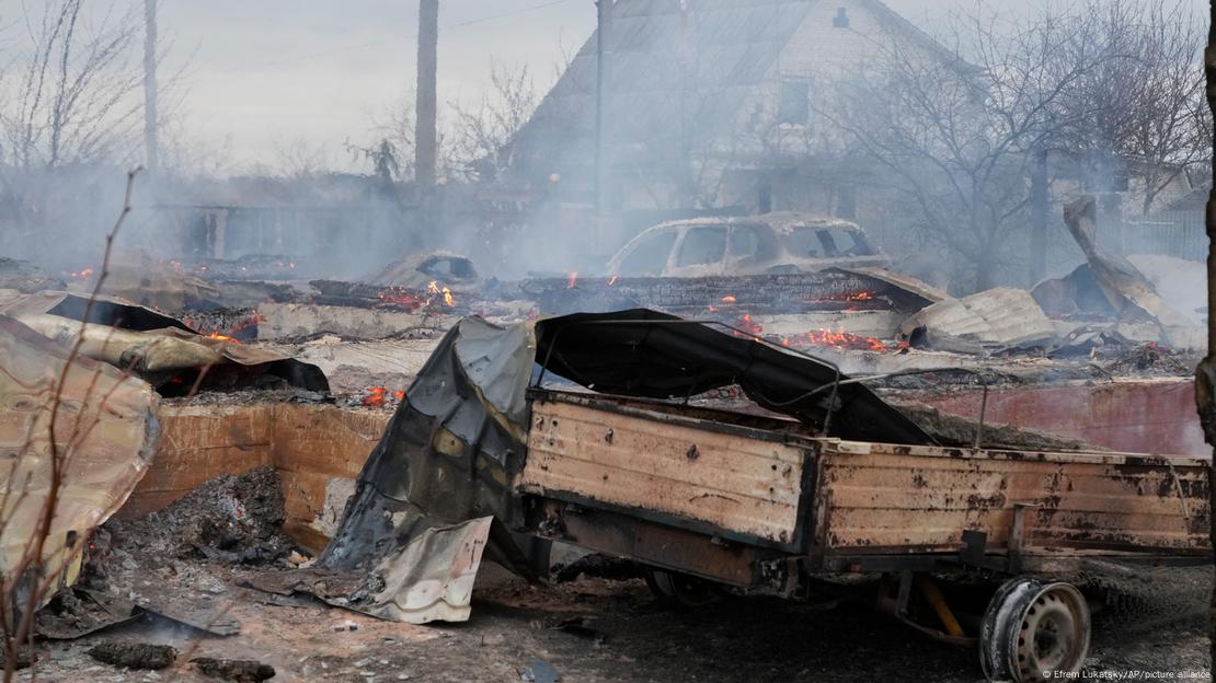 Destroços de uma casa bombardeada pelas forças russas em Kiev