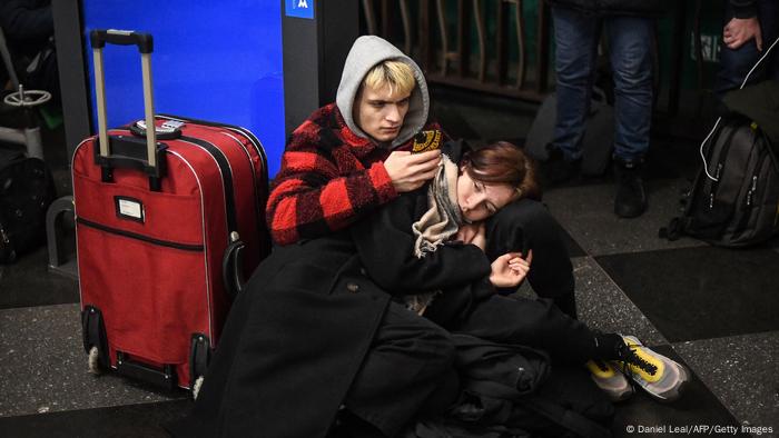Ukraine | Menschen in Kiew suchen Schutz in Metro-Stationen