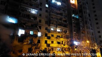 Багатоповерховий будинок на Кошиця 7-А у Києві, пошкоджений під час нападу на світанку 25 лютого