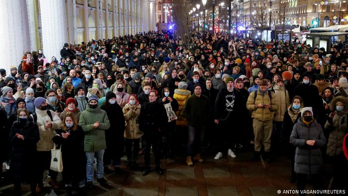People protesting in Saint Petersburg
