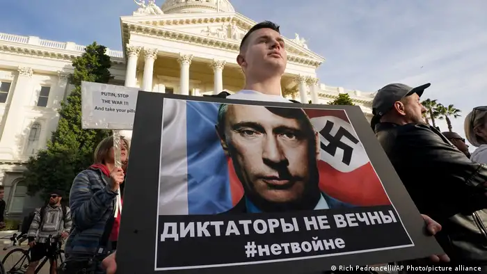 احتجاج ضد بوتين وتضامن مع أوكرانيا في كاليفورنيا (24/2/2022)
