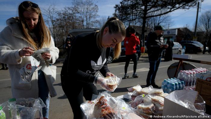 Romanian volunteers prepare sandwiches for Ukrainian refugees