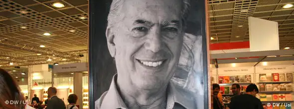 NO FLASH Plakat mit Bild des Literatur Nobelpreisträgers Mario Vargas Llosa