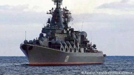 Флагманът на руския Черноморски флот ракетният крайцер Москва