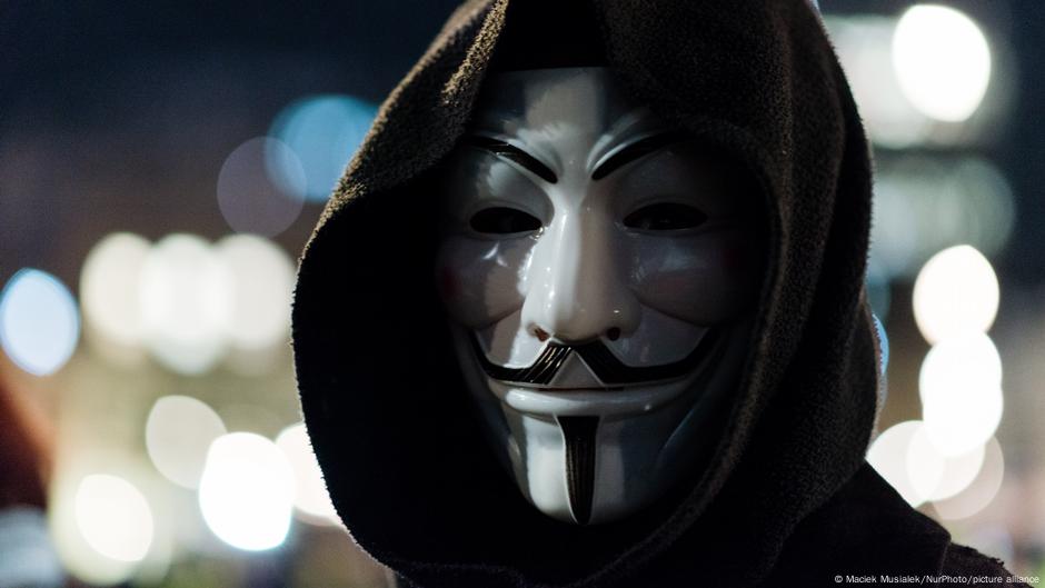 Masku Gaja Foksa prisvojila je i onlajn aktivistička grupa „Anonimusi“