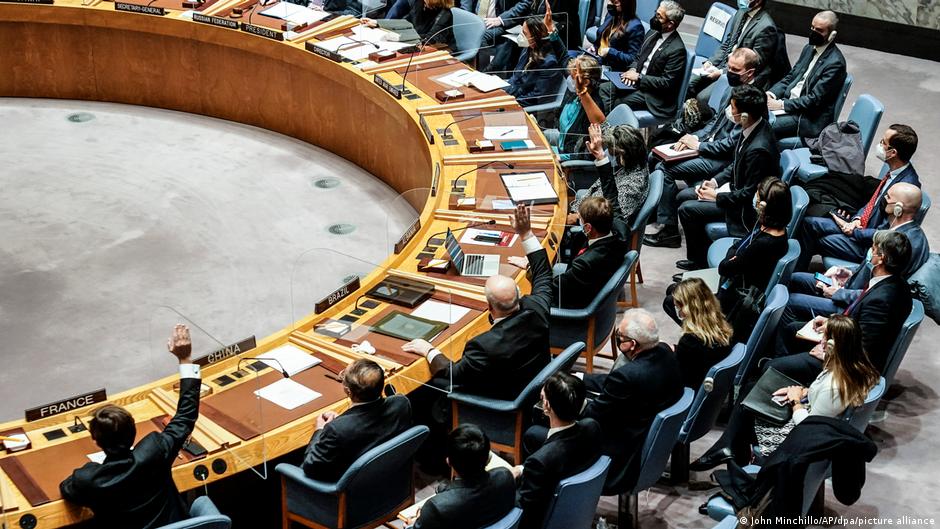 2月25日，聯合國安理會就一份譴責俄羅斯入侵烏克蘭的提案進行了表決。俄羅斯動用了一票否決權，而中國則投了棄權票