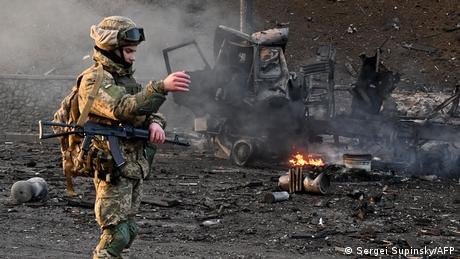 След нахлуването в Украйна руските войски продължават настъплението си към