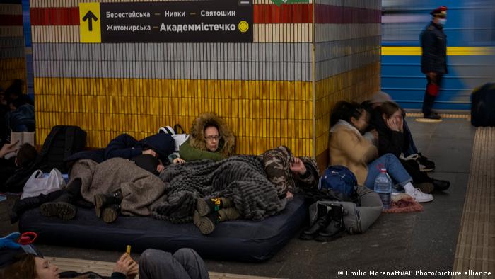 Ukraine Kiew I Notunterkunft in U-Bahn Station