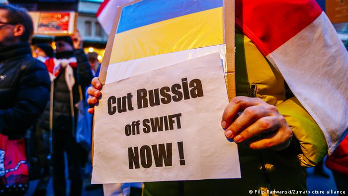 Prosvjed u Krakovu gdje se traži suspenzija Rusije iz sustava SWIFT