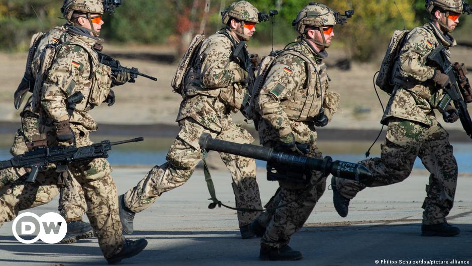 Der Krieg in der Ukraine zwingt Deutschland, seine Armee zu modernisieren  International  DW