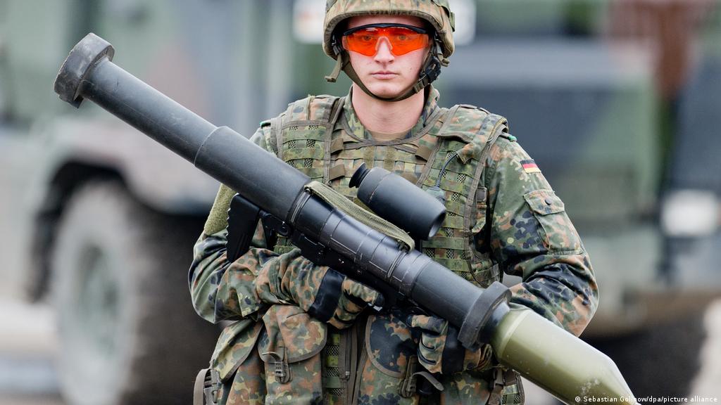 Germany commits €100 billion to defense spending | News | DW | 27.02.2022