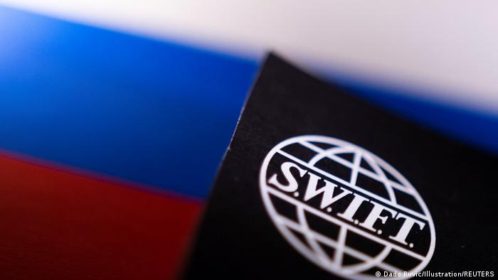 Rusia invita a actores de mercado extranjero a unirse a análogo ruso de SWIFT | Europa al día | DW | 28.02.2022