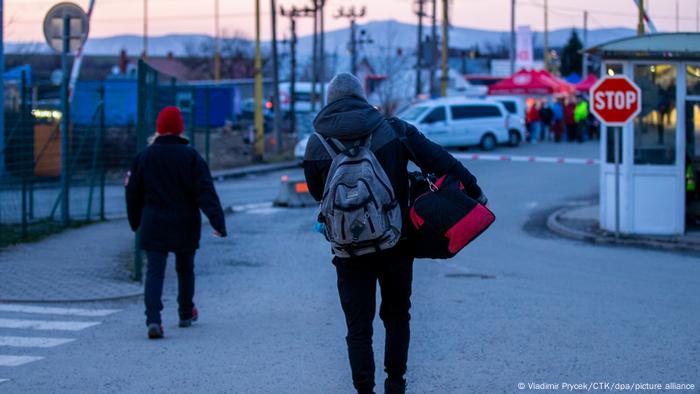 Ukrainische Flüchtlinge an der Grenze zur Slowakei