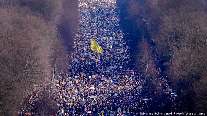 Multitudinaria manifestación en Berlín para demostrar solidaridad con Ucrania. (27.02.2022).