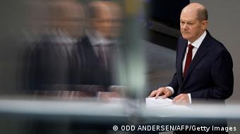 Olaf Scholz am Sonntag vor dem Bundestag [27.02.22]