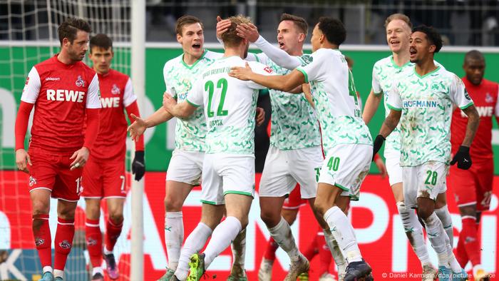 The Greuther Fürth players celebrate after the equalizer against 1. FC Köln