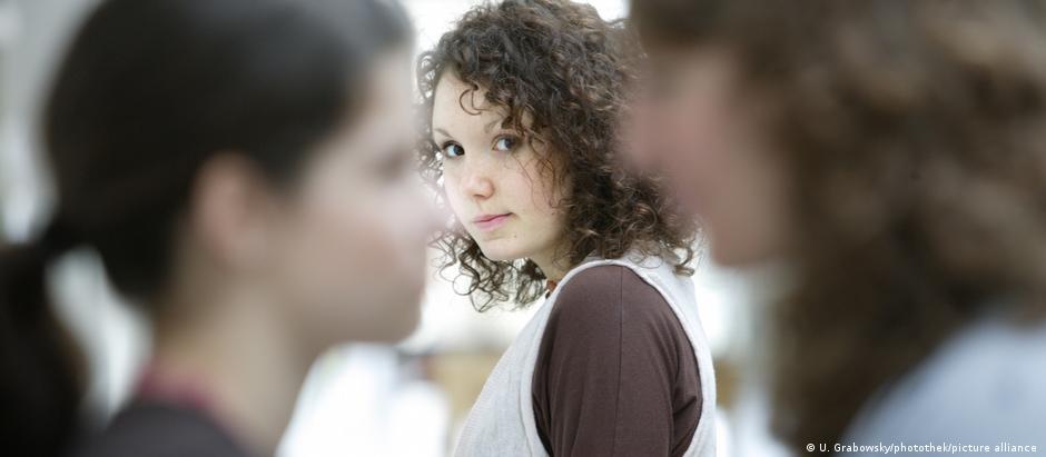 Ampla maioria dos usuários de redes sociais que compartilham histórias sobre uma suposta 