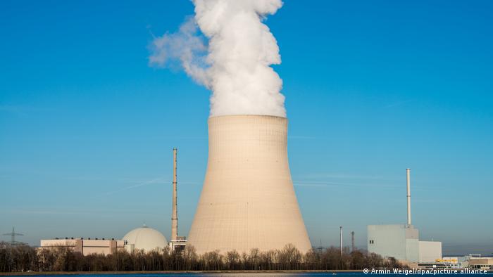 Jedna z trzech ostatnich czynnych niemieckich elektrowni atomowych Isar 2 w Bawarii