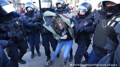 Russland I Ukraine-Konflikt - Proteste in St. Petersburg