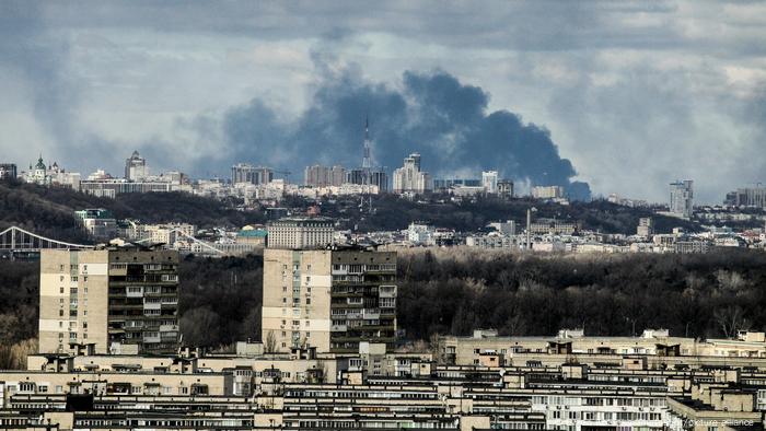 Fumaça no centro de Kiev, capital da Ucrânia