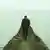 Symbolbild Einsamkeit, Depression - Mann geht über einen schmalen Steg am Meer (Foto: Fotolia)