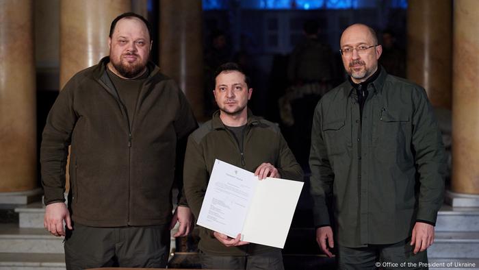 Ukrainian President Volodymyr Zelenskyy holding an application for EU membership