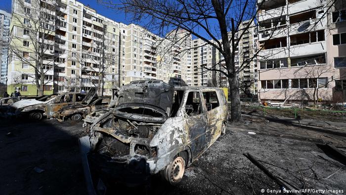 Руйнування на околицях Києва внаслідок повітряного обстрілу з боку Росії, 28 лютого 2022 року
