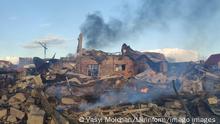 News Bilder des Tages KYIV REGION, UKRAINE - FEBRUARY 27, 2022 - Houses destroyed as a result of shelling by the Russian army in Bucha, Kyiv Region, northern Ukraine Aftermath of hostilities in Bucha, Kyiv Region Copyright: xVasylxMolchanx
