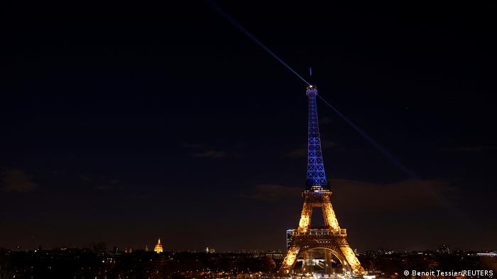 Frankreich Eiffelturm | Illumniation | Solidarität mit Ukraine 
