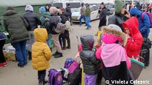 ukrainische Flüchtlinge auf der moldauischen Seite der moldauisch-ukrainischen Grenze