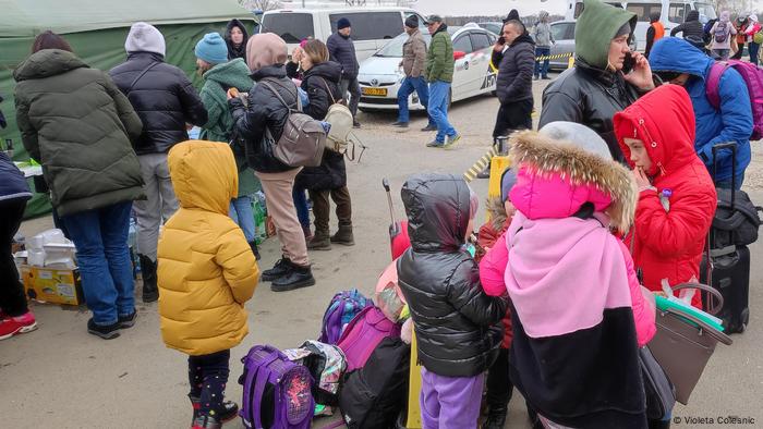 Refugiados ucranianos en la frontera con Moldavia.