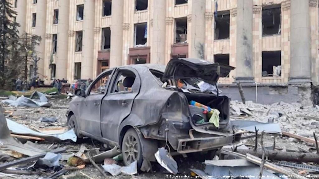 Tropas rusas inician asalto a Jersón, Rusia bombardea segunda ciudad de Ucrania, y más noticias | Secciones | DW | 01.03.2022