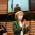 Standing ovations za ukrajinskog predsjednika Volodimira Zelenskog tijekom njegovog video-obraćanja zastupnicima Europskog parlamenta