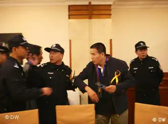 北京警察逮捕刘晓波支持者