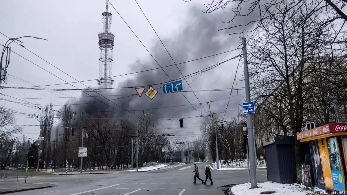 Ukraine Kyiv TV tower hit, 5 reported dead – DW