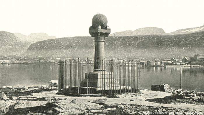 Pomnik Łuku Struvego na zdjęciu z 1895 r.