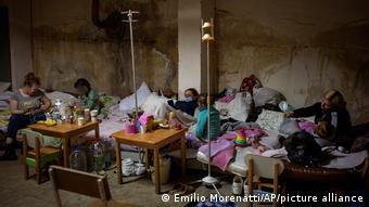 Ukraine Kiew | Kranke Kinder und Neugeborene im Keller eines Kinderkrankenhauses