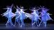 Bailarinas se apresentando em um palco Bailarinas se apresentando em um palco
