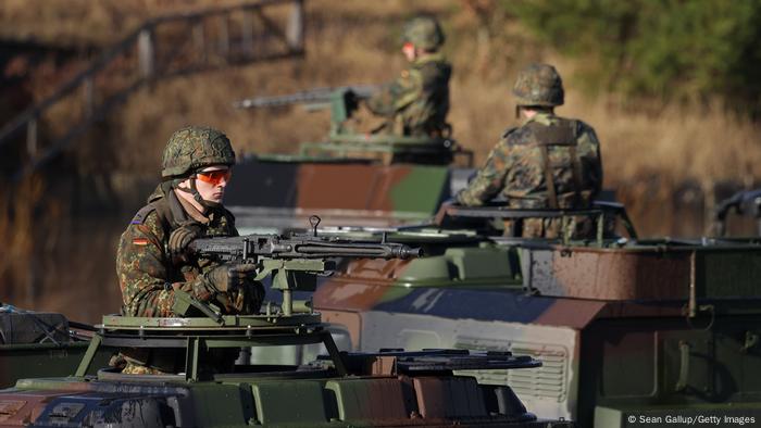 Служащие и бронетехника Вооруженных сил Германии в Мюнстере