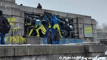 Demonstration vor dem Denkmal der Sowjetischen Armee, Sofia, Bulgarien
Copyright: Anonym
27.2.2022
Tags: Bulgarien, Ukrainekrieg, Demonstration, Denkmal der Sowjetischen Armee
