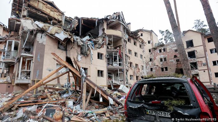 Ukraine Krise zerstörtes Wohngebäude in Irpin