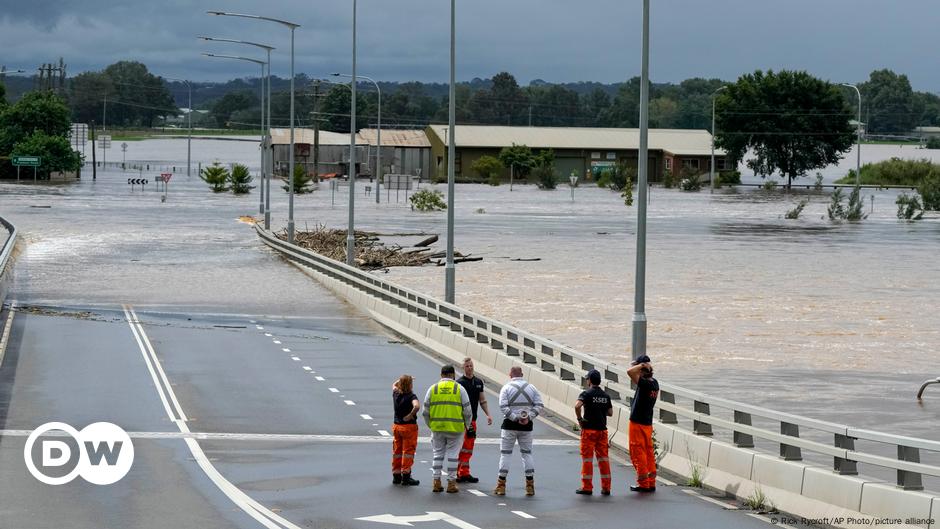 Australia orders evacuation of 200,000 people due to storm |  The World |  D.W.