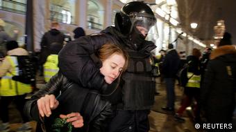 Задержание участников антивоенной демонстрации в Санкт-Петербурге, 2 марта