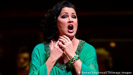  Anna Netrebko singing.