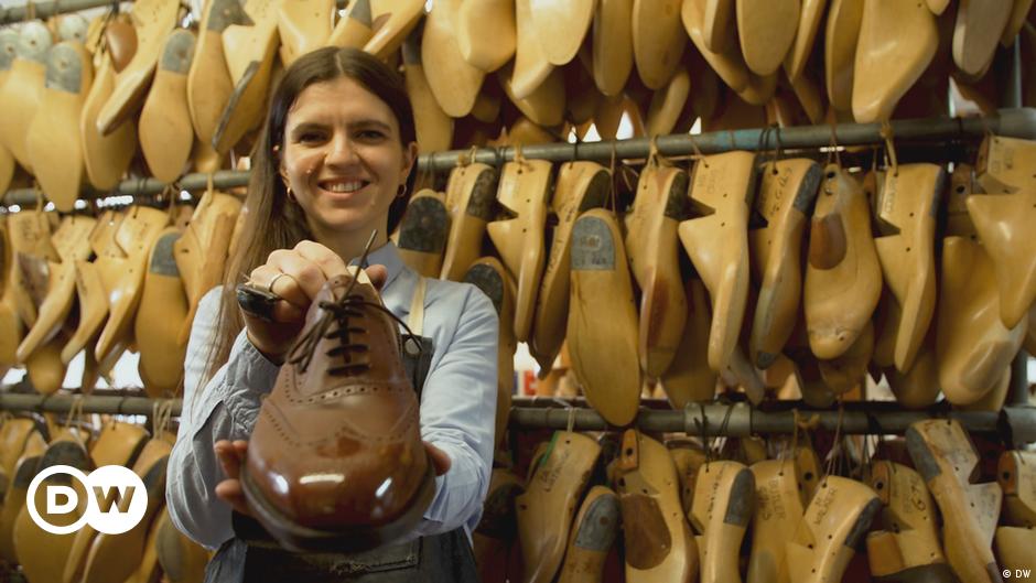 Bespoke shoemaker Adele Williamson – DW – 03/06/2022