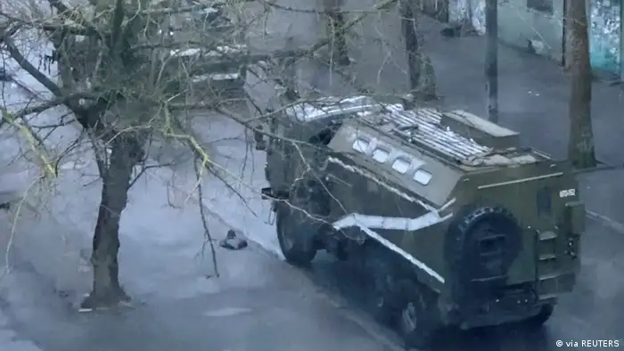 Ukraine | Krieg | Militärfahrzeuge in Cherson